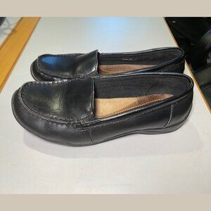G.H. BASS & CO - Size 7.5M - Women's "Ann" Black Loafers